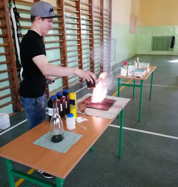 Pokaz chemiczno-fizyczny
